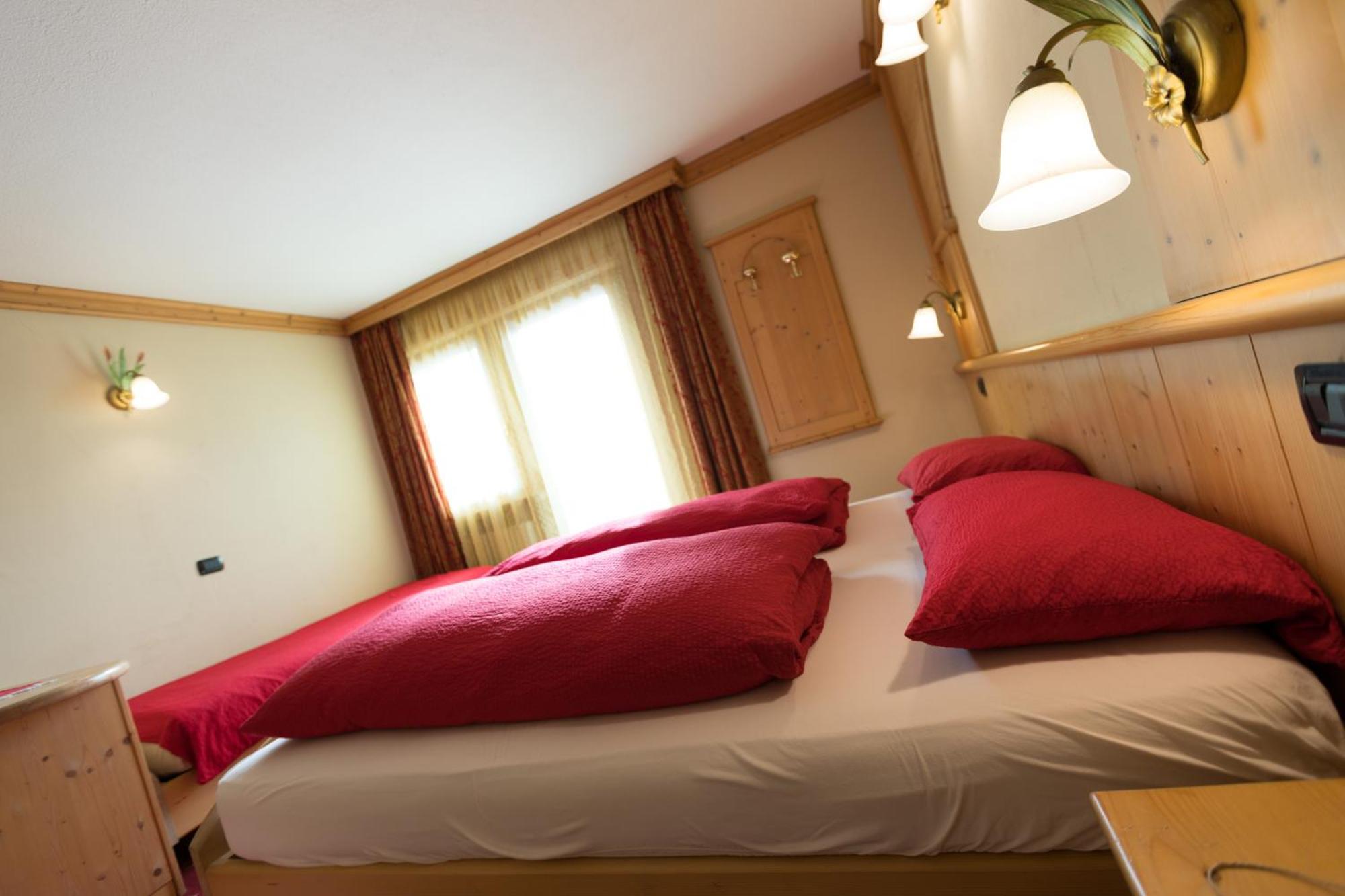 Hotel Champagne Livigno Exteriör bild
