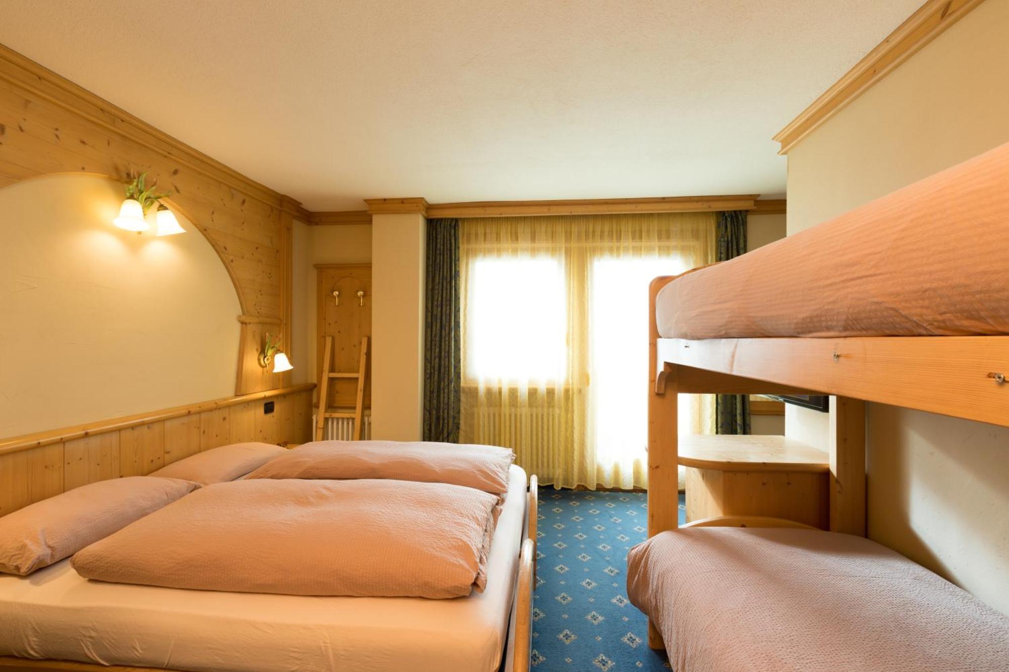 Hotel Champagne Livigno Exteriör bild