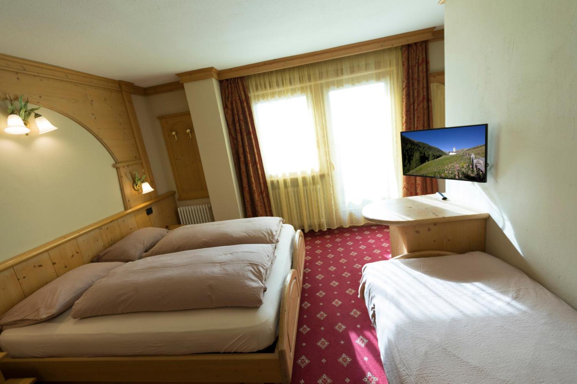 Hotel Champagne Livigno Exteriör bild