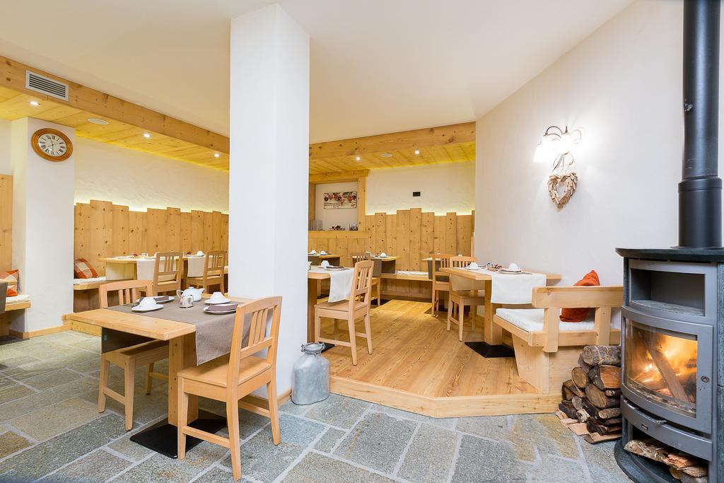 Hotel Champagne Livigno Exteriör bild