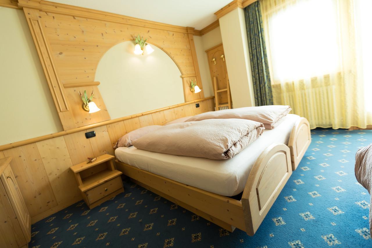 Hotel Champagne Livigno Exteriör bild