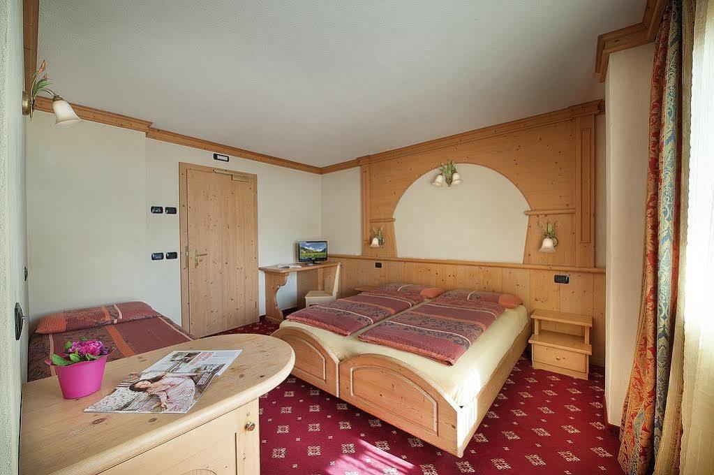 Hotel Champagne Livigno Exteriör bild